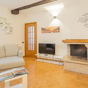  Apartment Volta By Rent